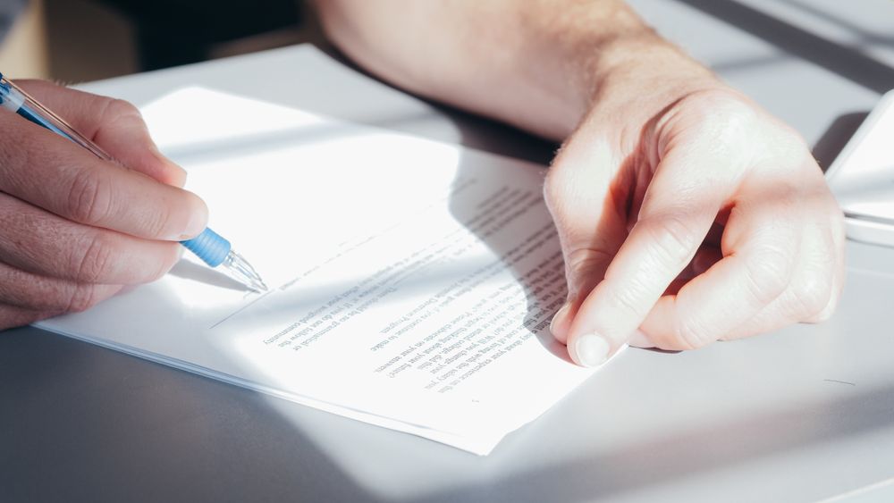 Revisión y firma de documentación