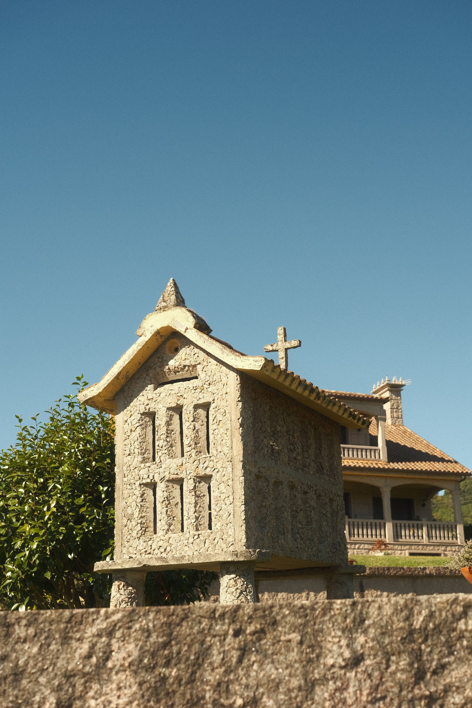 Vivienda tradicional y hórreo en Galicia